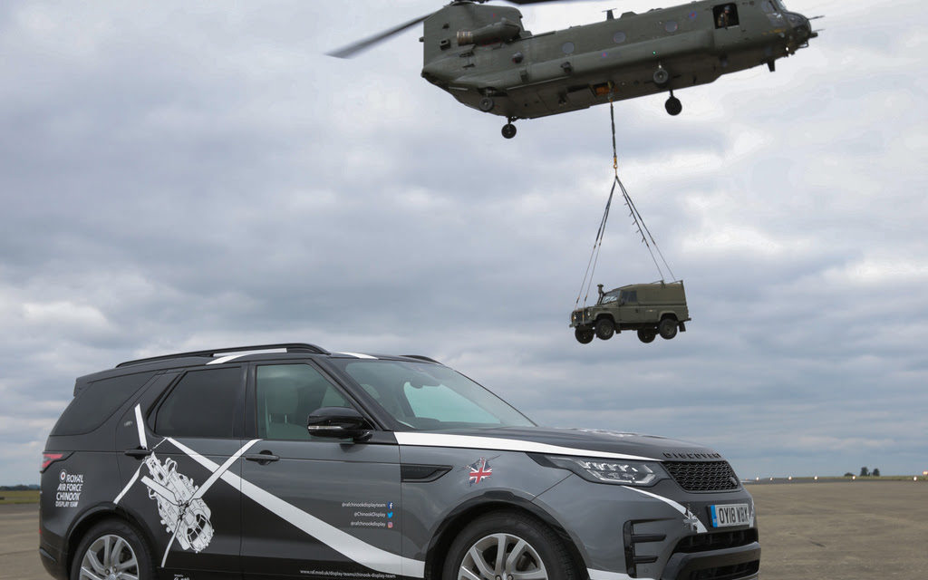 Land Rover sẽ hỗ trợ Đội Hiển thị RAF Chinook nổi tiếng với sự hỗ trợ mặt đất.