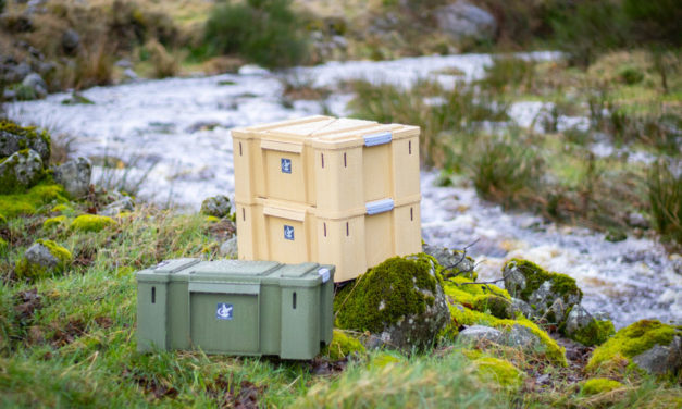 Cajas de almacenamiento para vehículos y expediciones, robustas y apilables, de Nomad Fox